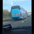 Autobús pariendo
