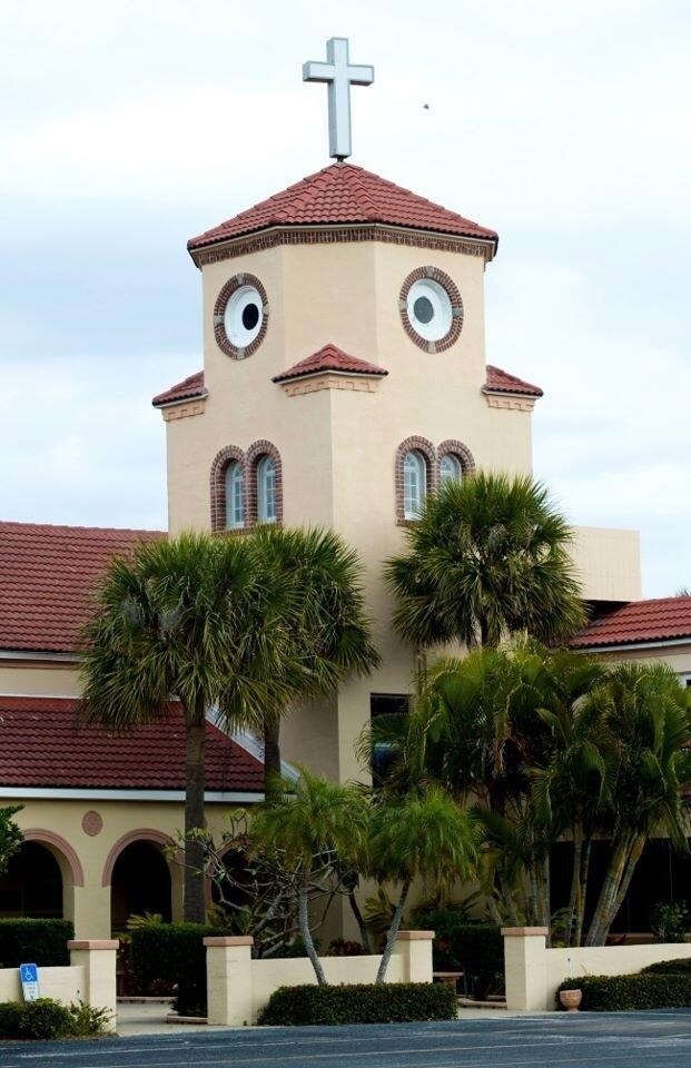 The church looks like a chicken - meme