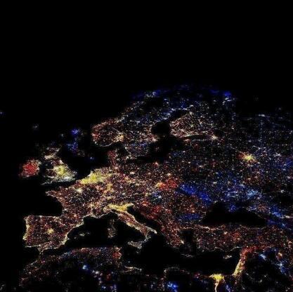 Europa en Noche Vieja. Desde el espacio :) - meme