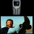 Le légendérissime Nokia 3010 ne peut survivre à Chuck.