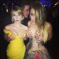 Kaley Cuoco and Melissa Rauch grab their Golden Globes