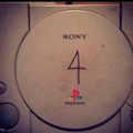 J'ai l'immense honneur de vous annoncer que je suis maintenant un fier possesseur de la PlayStation 4!
