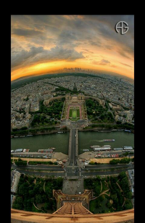 Paris vista desde lo alto de la torre ifel - meme