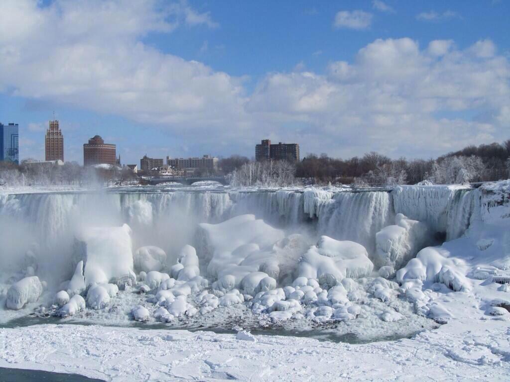 frozen Niagara falls - meme