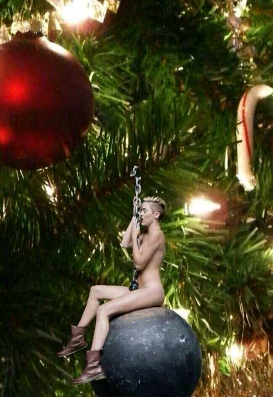 decorando a árvore de natal - meme