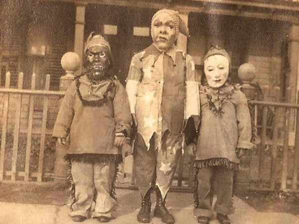 kids Halloween costumes from 1920 - meme