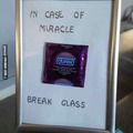 En cas de miracle, brisez la vitre
