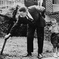 MLK removing a burnt cross from his lawn.